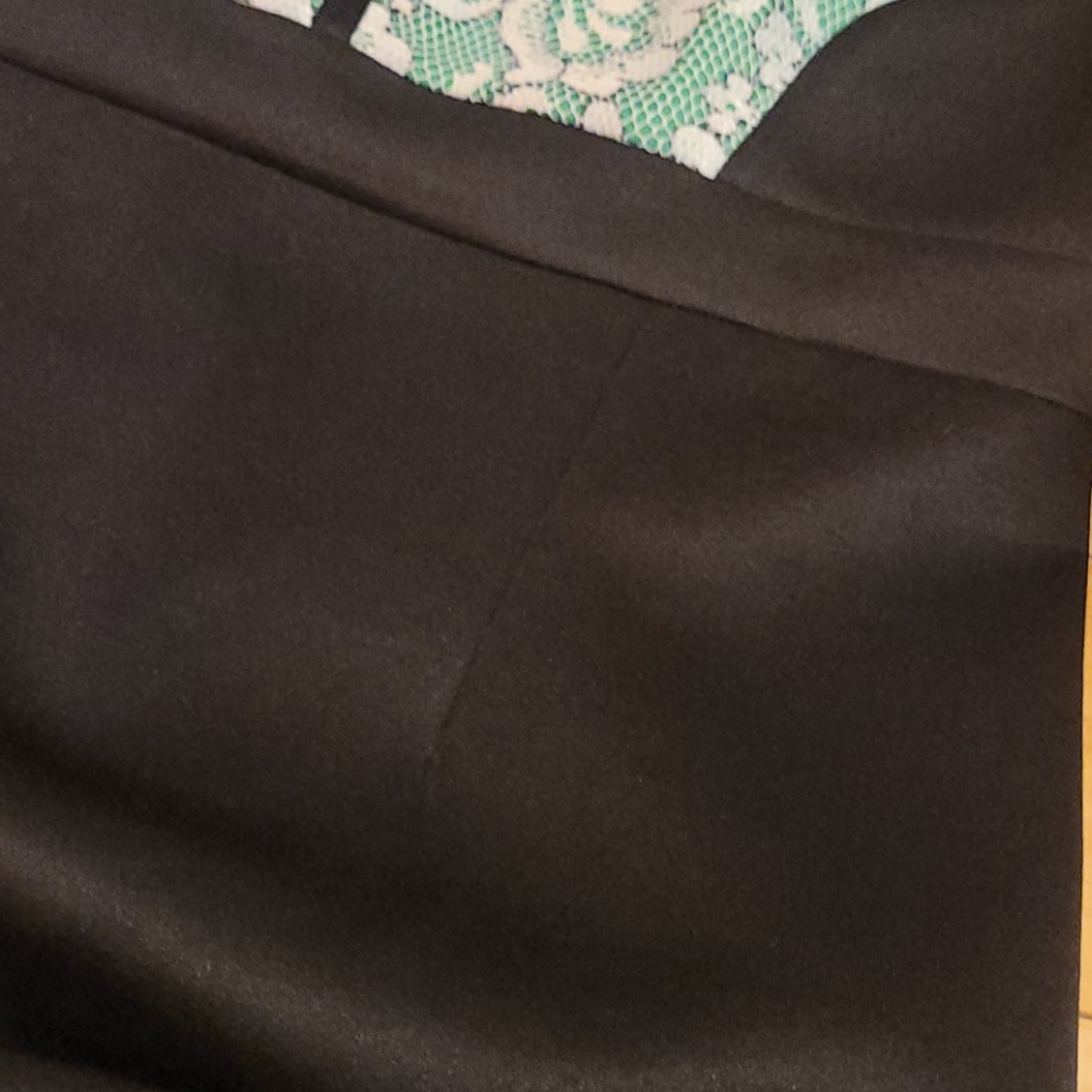 Green Dress - Picture 4 of 4